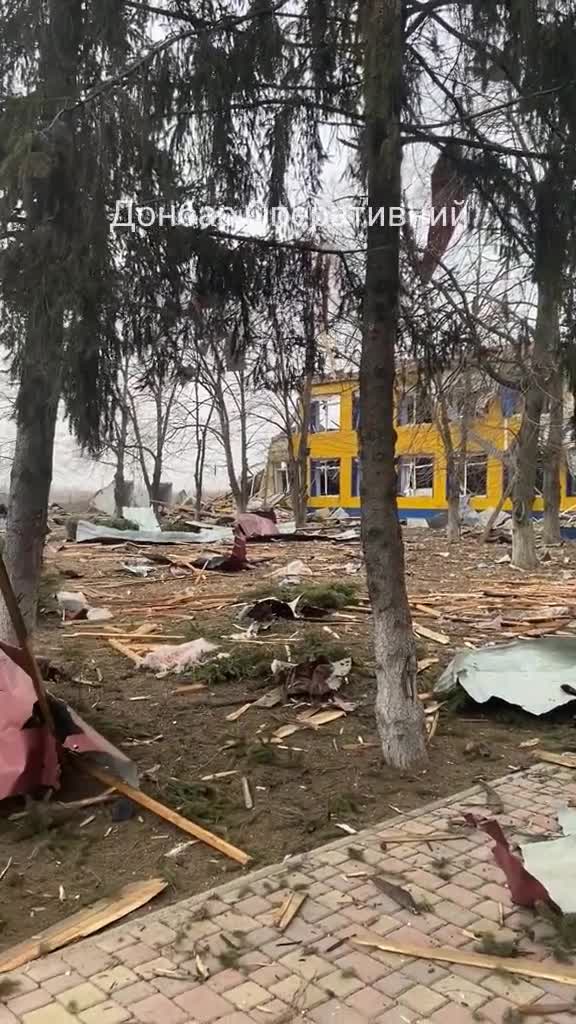 Distruzione a Shakhove nella regione di Donetsk