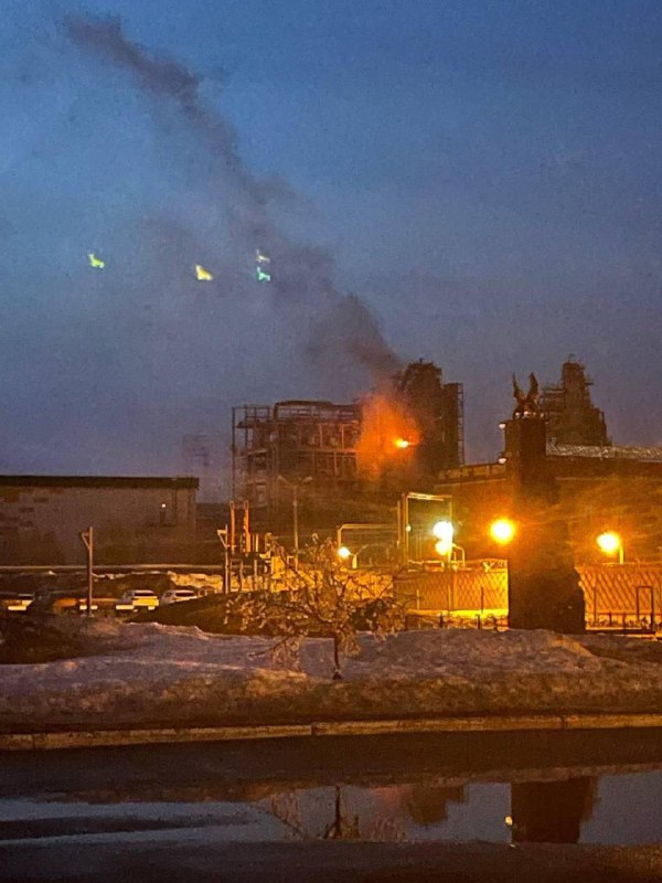无人机袭击了下卡姆斯克的 TANEKO 炼油厂