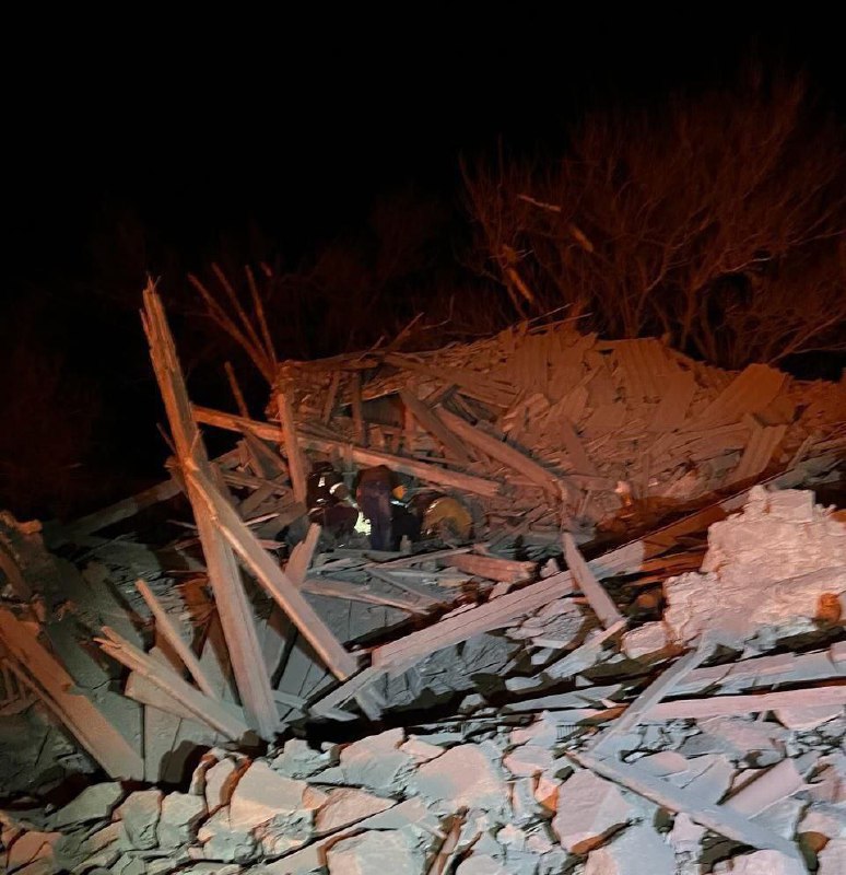Destruição em Toretsk como resultado de ataques aéreos russos