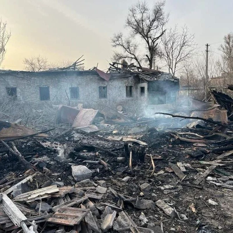 Destruição em Toretsk como resultado de ataques aéreos russos
