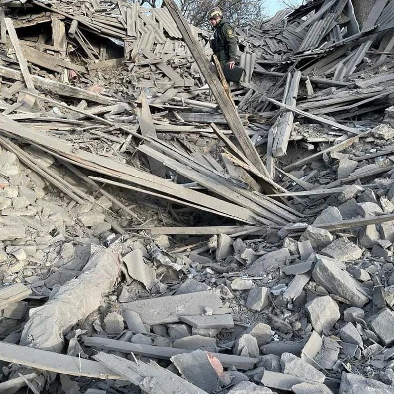 Vernietiging in Toretsk als gevolg van Russische luchtaanvallen