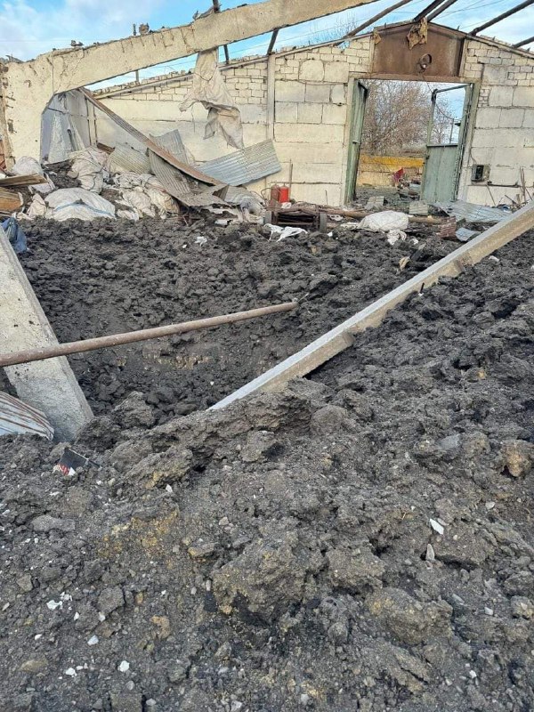Destruição como resultado de bombardeio na região de Dachne, Donetsk