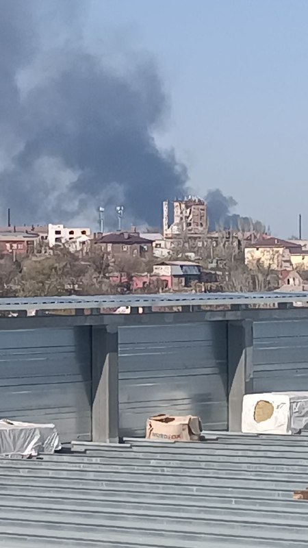 Голям пожар съобщиха в Мариупол