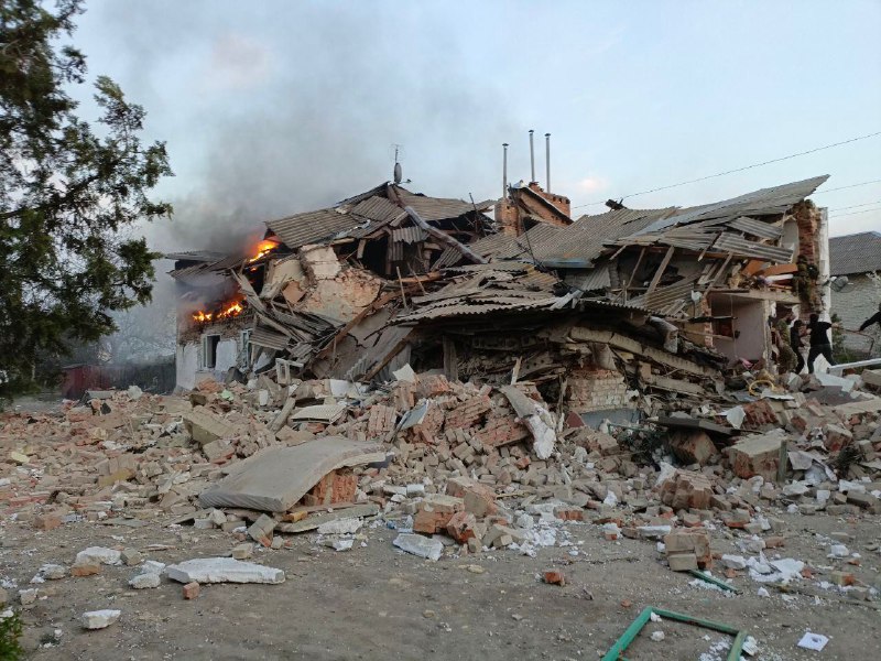 Vernietiging als gevolg van het bombardement in Tokmak gisteren
