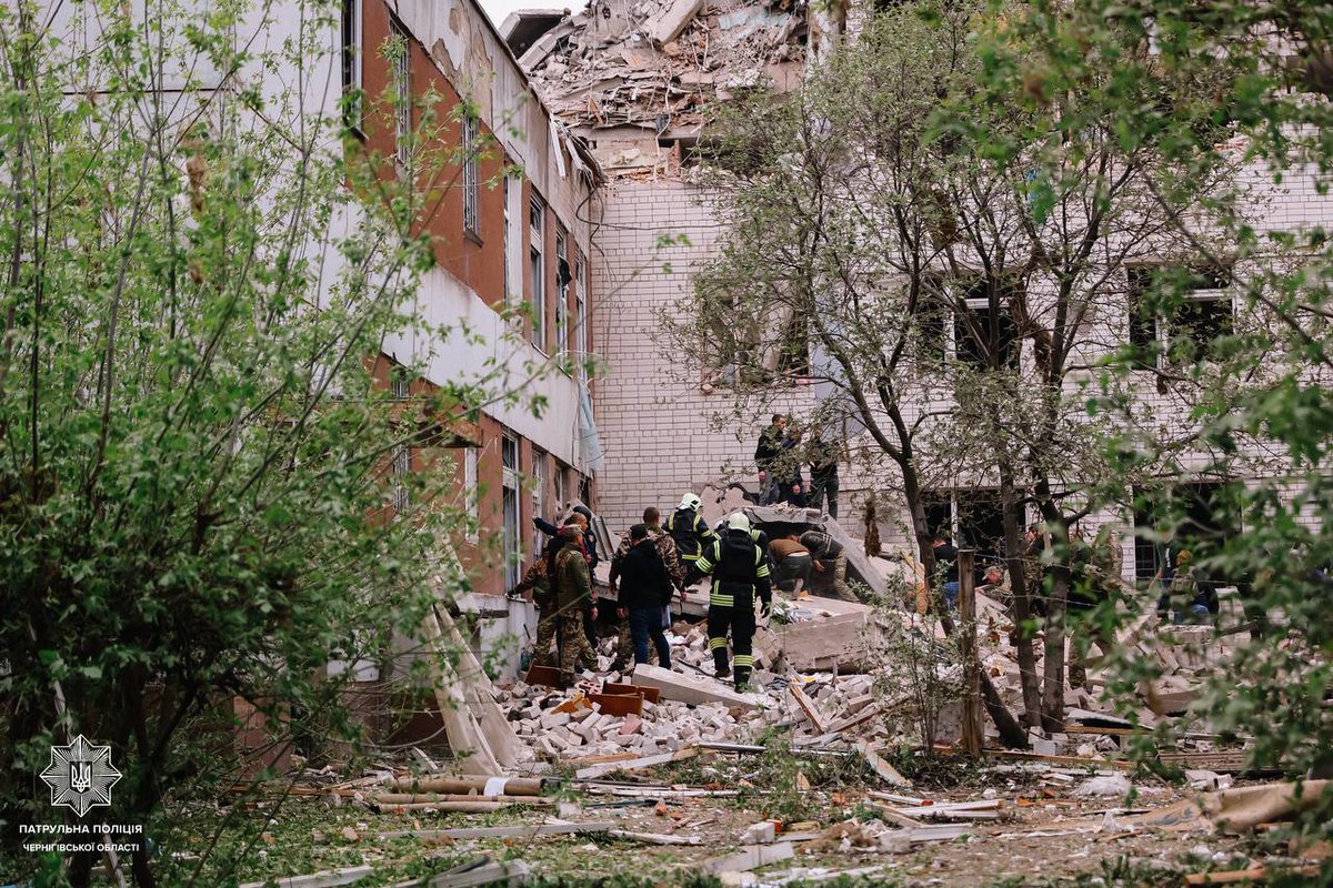 Het dodental van de Russische raketaanval in Tsjernihiv is gestegen tot 16 doden en 61 gewonden, waaronder 3 kinderen