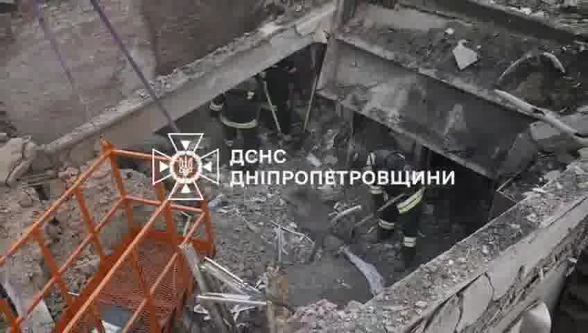 Such- und Rettungsaktion in der Stadt Dnipro geht weiter. Zahl der Todesopfer durch russische Raketenangriffe heute Morgen auf 7 Tote und 34 Verletzte gestiegen