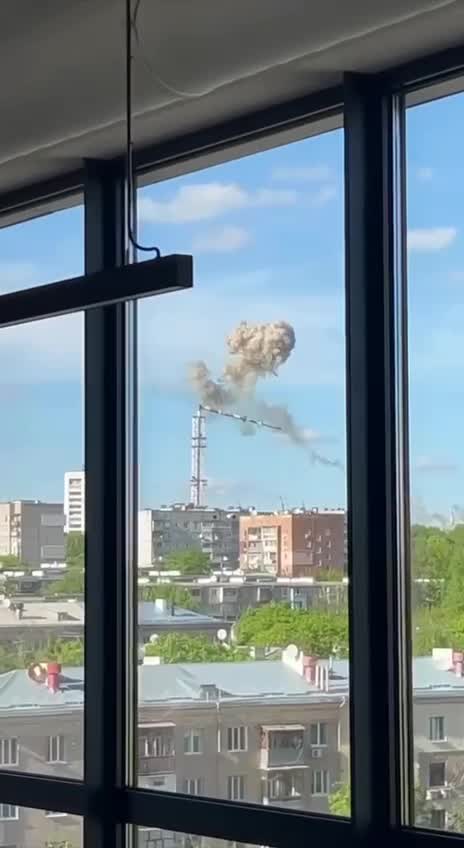 俄罗斯空袭导致哈尔科夫电视塔部分倒塌