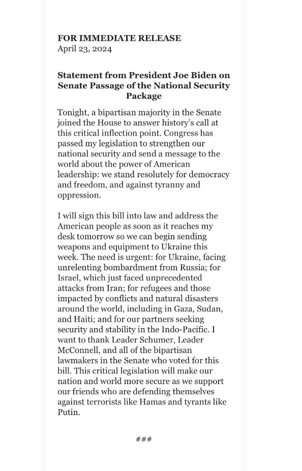 美国参议院通过乌克兰援助法案后，拜登表示：明天法案一送到我的办公桌上，我就将签署该法案，并向美国人民发表讲话，以便我们本周开始向乌克兰运送武器和装备。