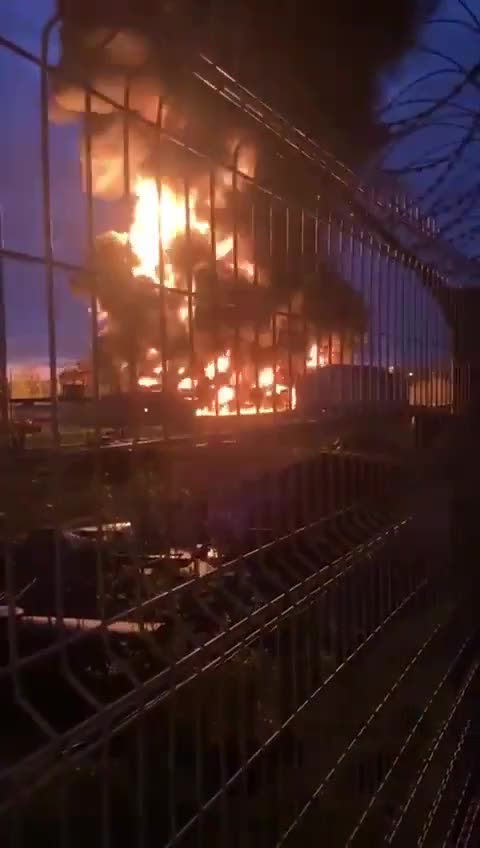 沃罗涅日地区发生火灾，疑似无人机隔夜袭击