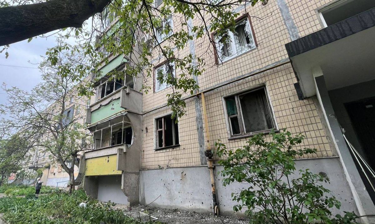 निकोपोल में रूसी तोपखाने की गोलाबारी के परिणामस्वरूप एक बच्चे सहित 2 लोग घायल हो गए