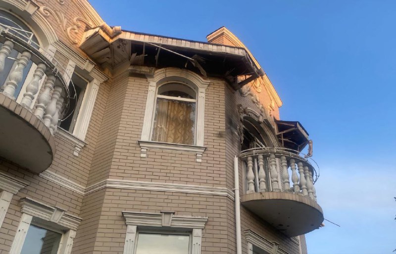 2 casas foram danificadas como resultado de bombardeio no distrito de Nikopol