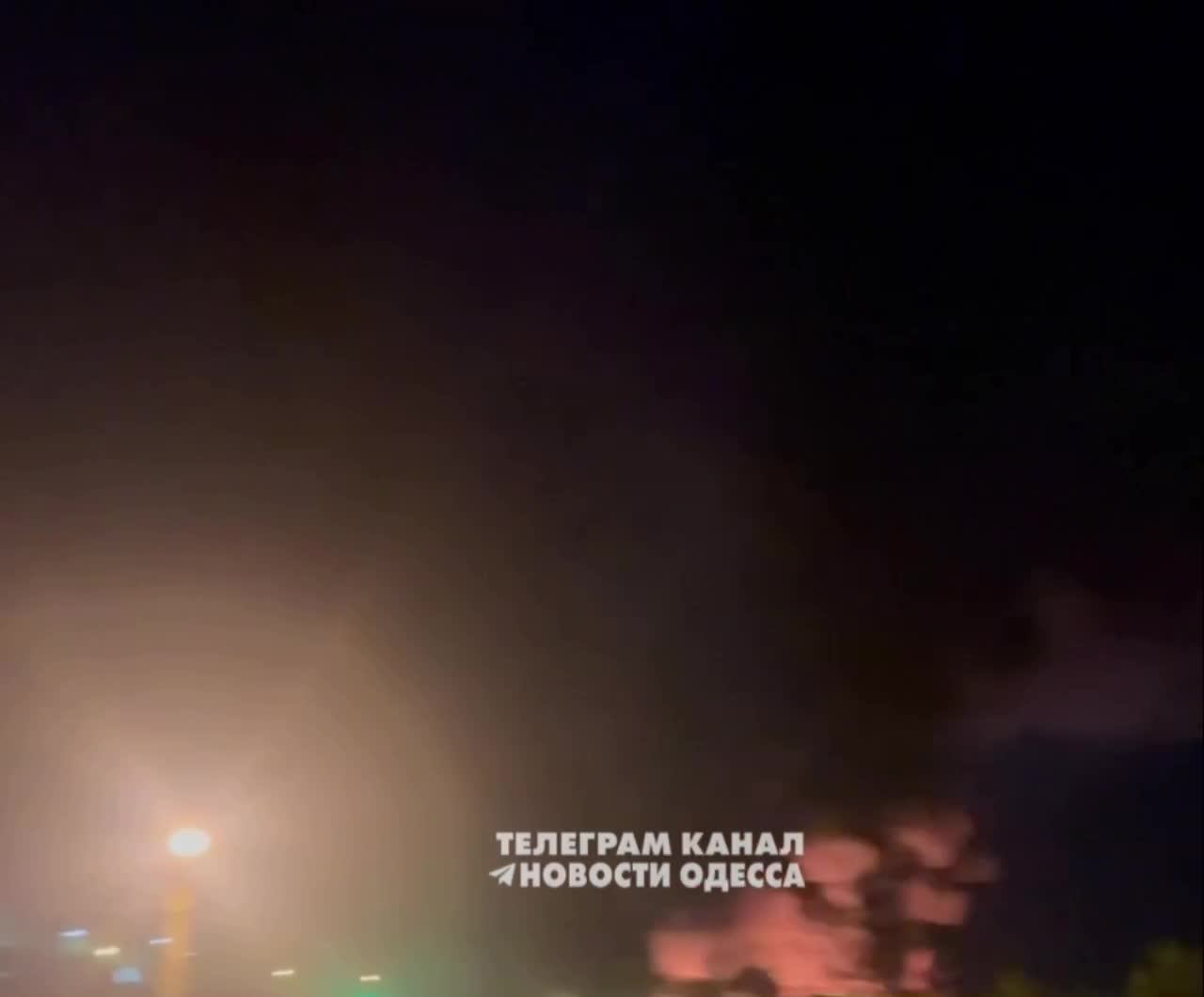Wielki pożar po zgłoszeniu ataku rakietowego w Odessie