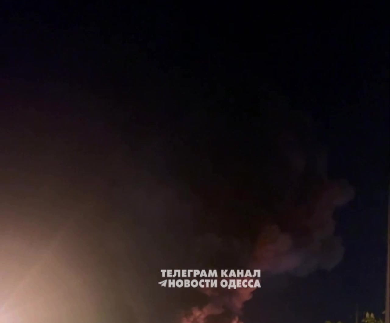 Odesa'daki füze saldırısının ardından büyük yangın çıktı
