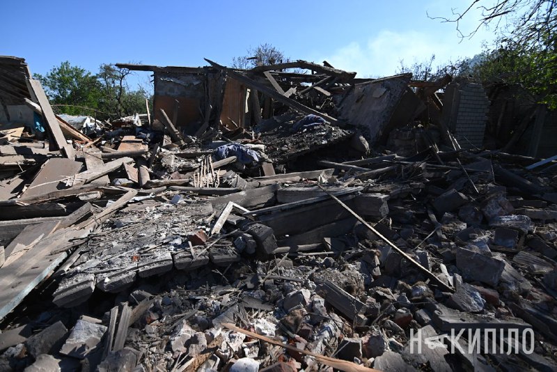 Zniszczenia w wyniku rosyjskiego nalotu w Charkowie