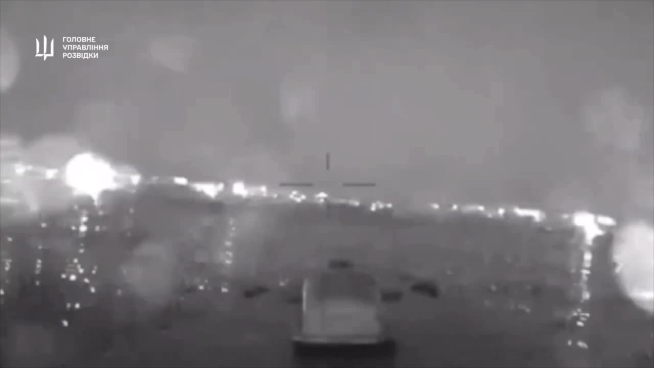 乌克兰军事情报部门公布 Magura V5 无人机袭击被占领克里米亚的俄罗斯快艇的视频