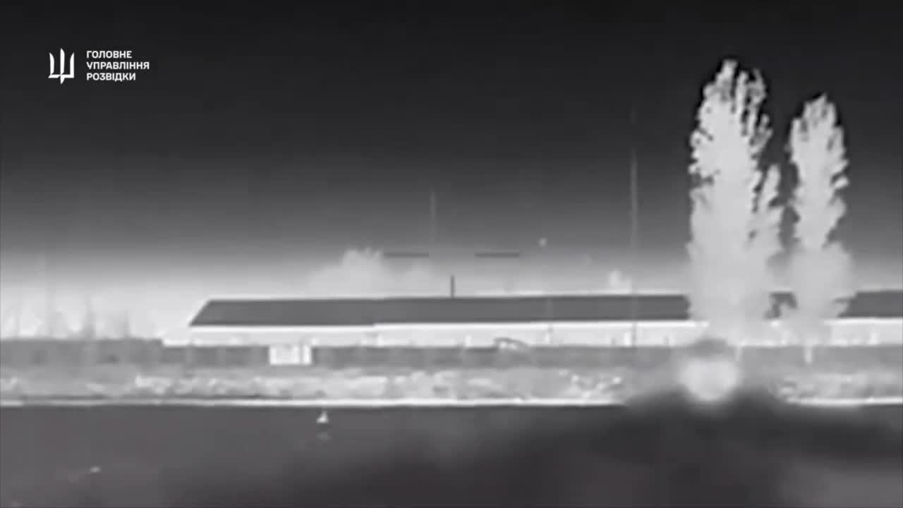 Украјинска војна обавештајна служба приказује снимак удара дрона Магура В5 на руски брзи чамац на окупираном Криму