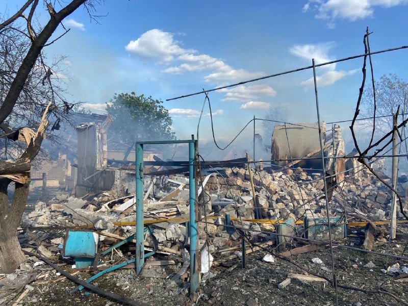 1 persona uccisa a seguito dell'attacco aereo russo con FAB-1500 nel villaggio di Monachynivka, nel distretto di Kupiansk