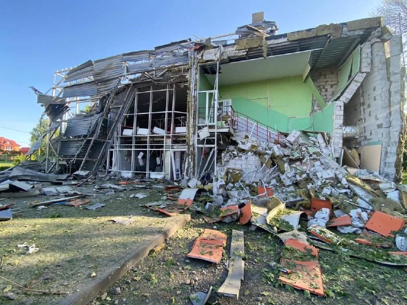در نتیجه حملات هوایی روسیه با 5 بمب هوایی در زولوچیف منطقه خارکف 3 نفر زخمی شدند.