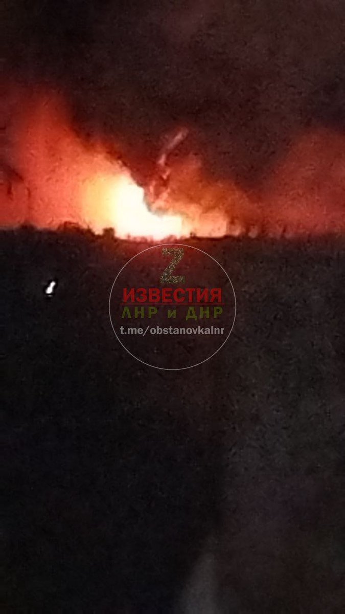 乌克兰卢甘斯克州被占领区罗文基的石油库遭导弹袭击