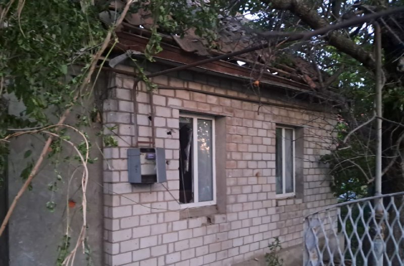 Schade als gevolg van artillerie- en drone-aanvallen in Nikopol