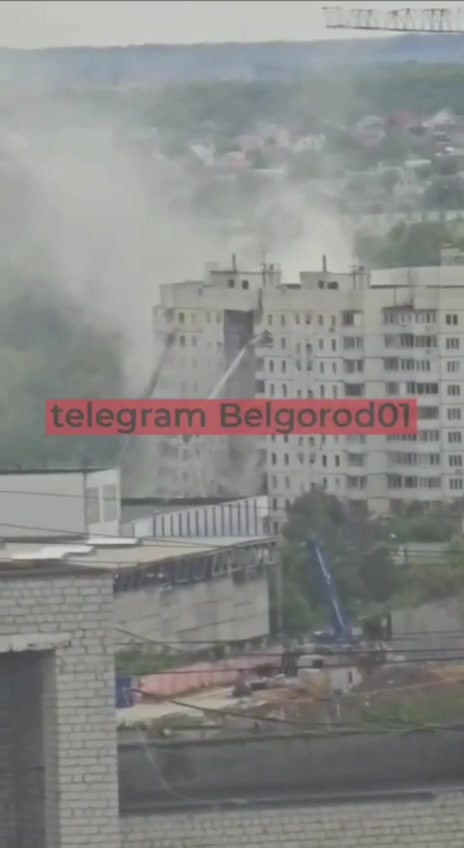 Krov oštećene zgrade u Belgorodu se srušio