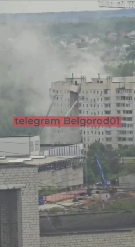 बेलगोरोद में क्षतिग्रस्त इमारत की छत ढह गई