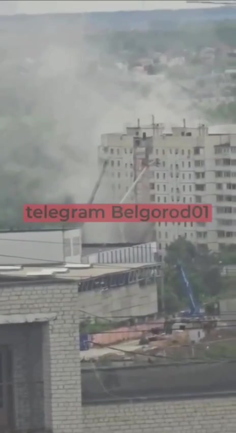 Het dak van een beschadigd gebouw in Belgorod is ingestort