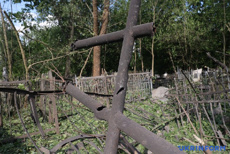 Misil ruso impactó en un parque en Járkov
