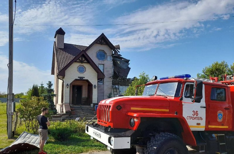 Osoba zginęła po zestrzeleniu, rozbiciu i eksplozji drona we wsi Krasnyj Wostok w obwodzie biełgorodskim