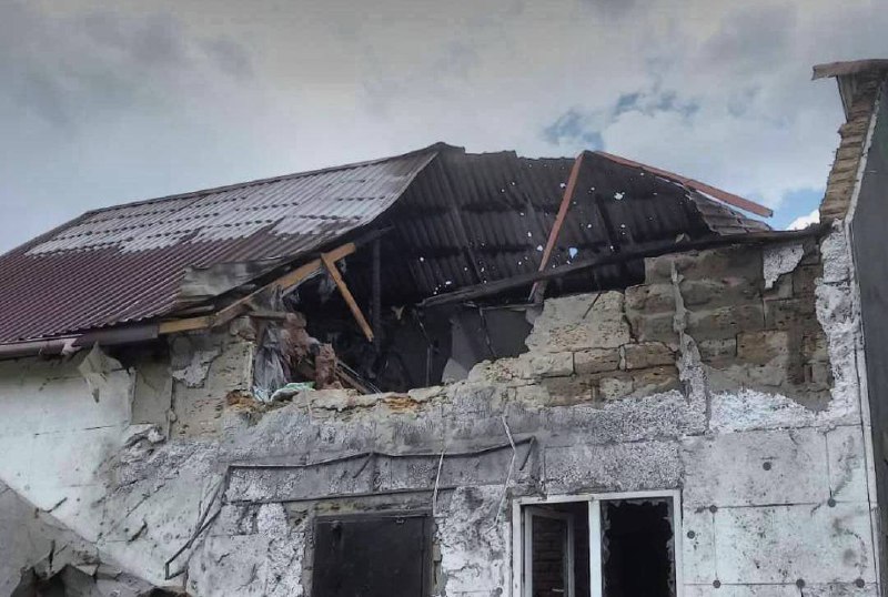 Destrucción como consecuencia del bombardeo ruso en Komyshany de la región de Kherson