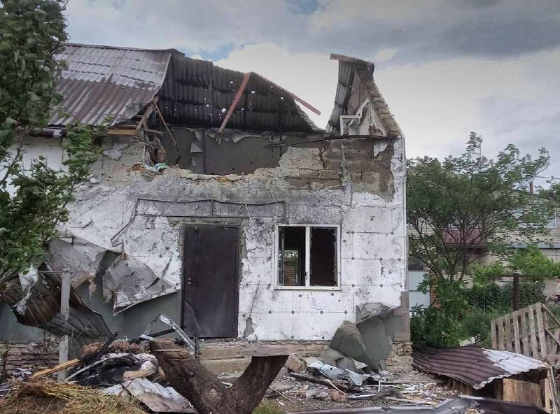 Zerstörung durch russisches Bombardement in Komyshany in der Region Cherson