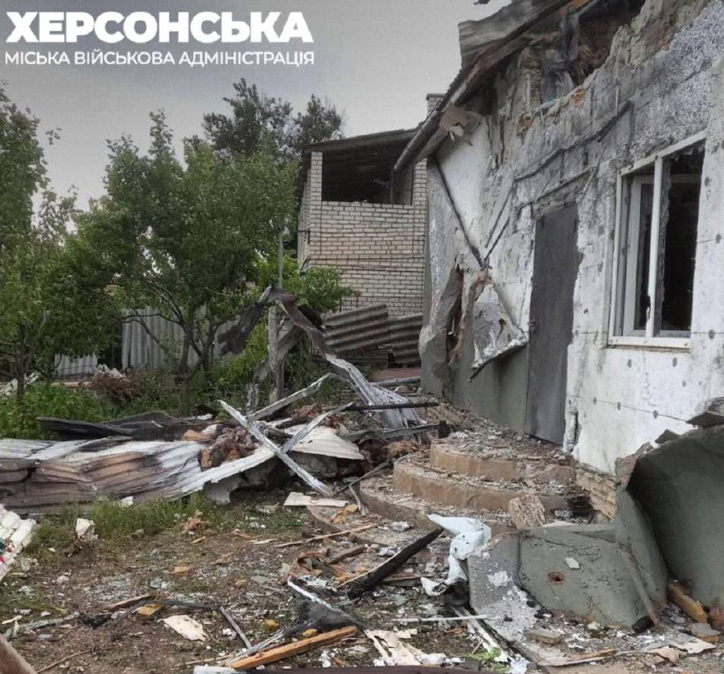 Iznīcināšana Krievijas bombardēšanas rezultātā Hersonas apgabala Komišaņos