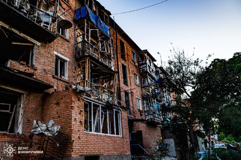 3 osoby ranne. Odłamki drona spowodowały rozległe zniszczenia w Żmerince w obwodzie winnickim