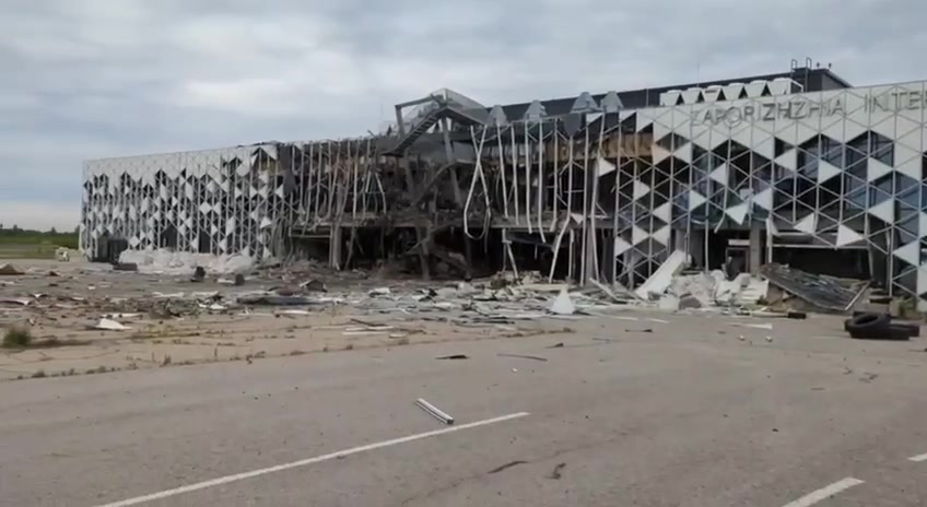 Danni al terminal dell'aeroporto di Zaporizhzhia a seguito di attacchi missilistici russi