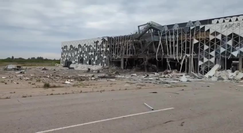 Danys a la terminal de l'aeroport de Zaporizhzhia com a conseqüència dels atacs de míssils russos