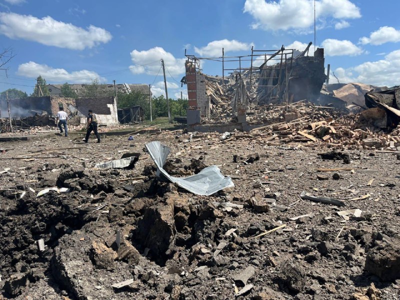 1 persoon gewond als gevolg van een Russische luchtaanval in Yurchenkove in de regio Charkov