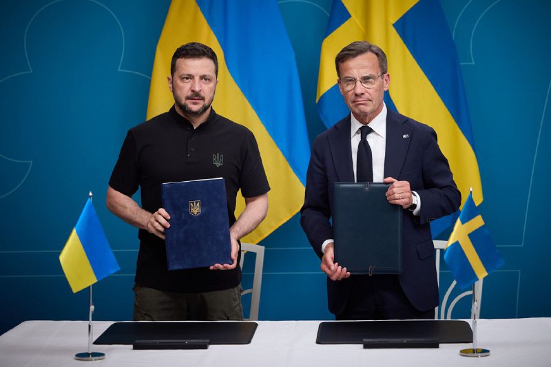泽连斯基：在斯德哥尔摩，我们与瑞典首相乌尔夫·克里斯特松签署了《安全领域合作协议》