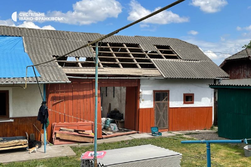 Schäden in der Gemeinde Bilshivtsi in der Region Ivano-Frankivsk infolge russischer Raketenangriffe
