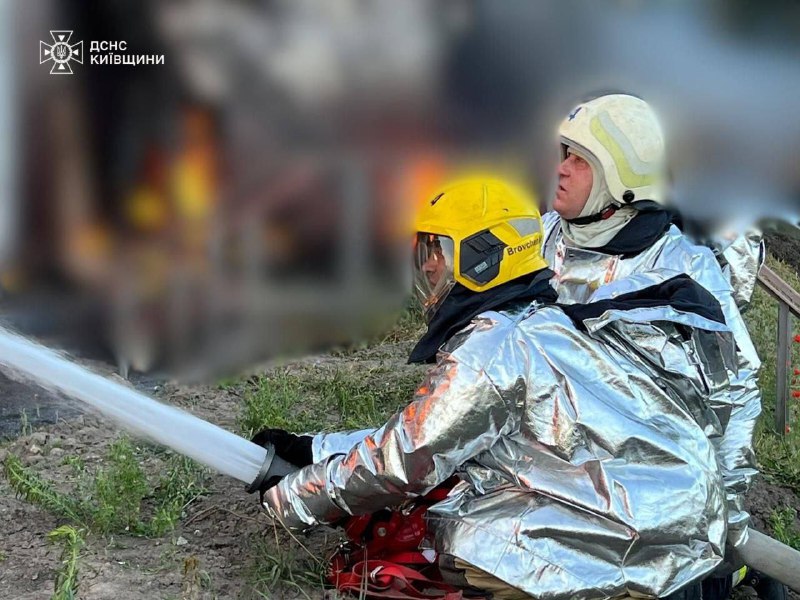 Gran incendio en una empresa en la región de Kyiv tras el ataque ruso
