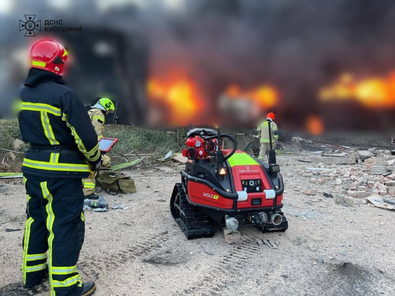 Крупный пожар на предприятии в Киевской области после нападения России