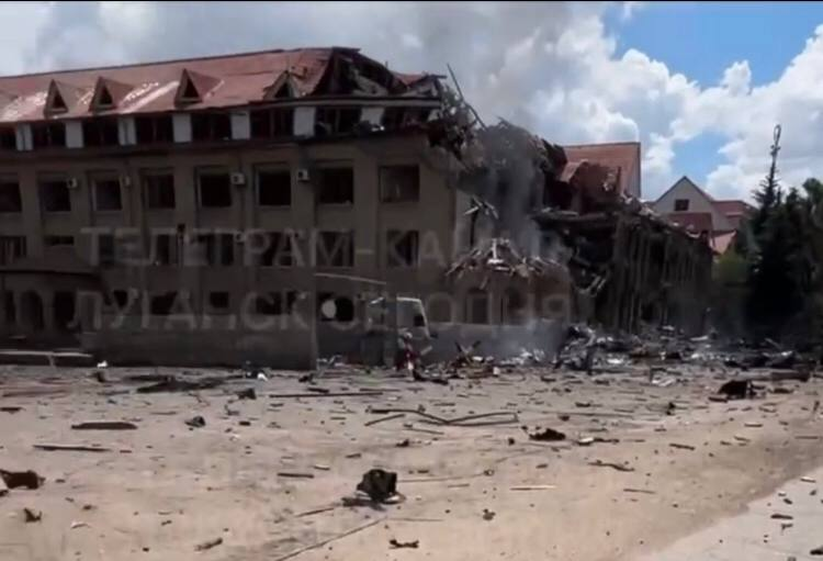 Ракетният удар в Луганск е насочен към сградата, използвана като военна база