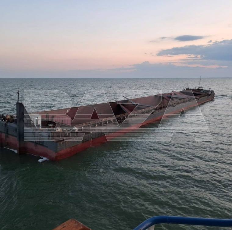 Drony zaútočili na remorkér a čln v zálive Taganrog. Útok bol vykonaný na remorkér Engineer Smirnov a čln Section-179 večer 8. júna.