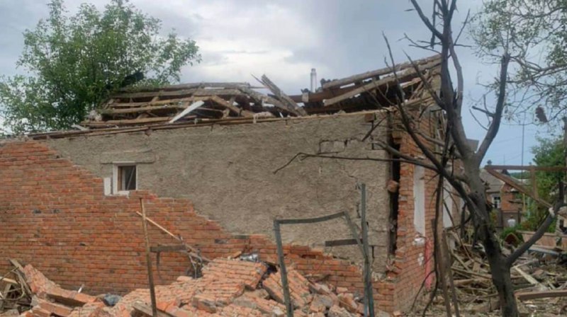 Drie personen raakten gewond als gevolg van de Russische luchtaanval in Staryy Saltiv in de regio Charkov