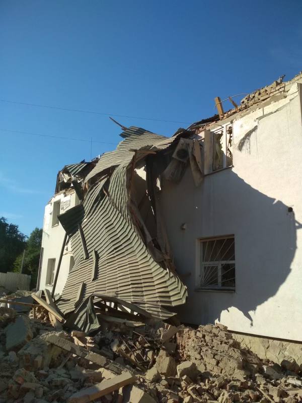 萨多维市长称，由于夜间无人机袭击，利沃夫科学研究所遭到破坏。袭击共造成利沃夫地区两人受伤