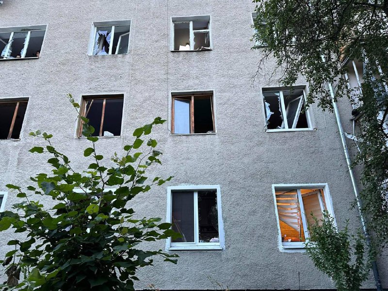 Poškození v Ivano-Frankivsku v důsledku ruského raketového útoku