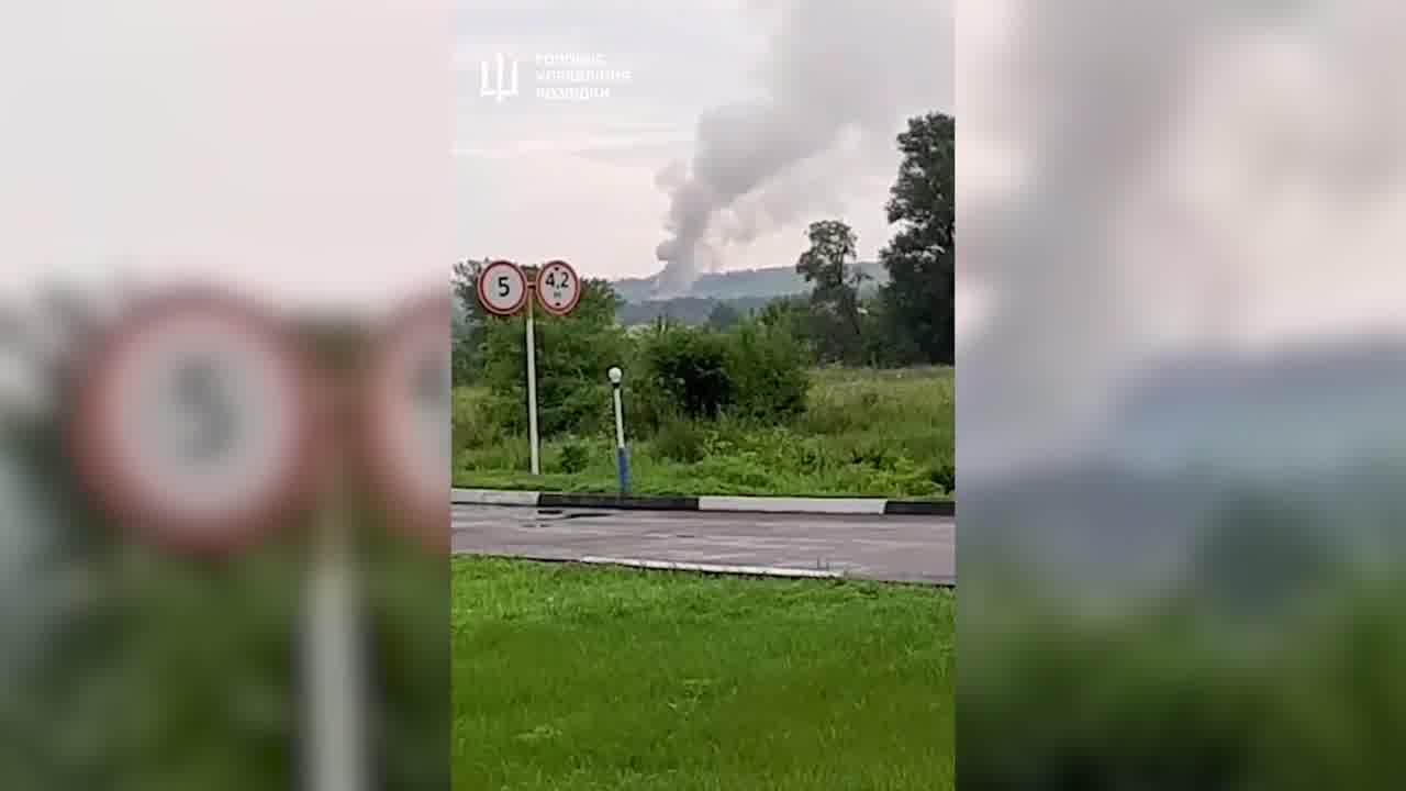 اطلاعات نظامی اوکراین مدعی حمله هواپیمای بدون سرنشین به انبار مهمات میدانی در منطقه اولخواتکا در منطقه ورونژ شد.