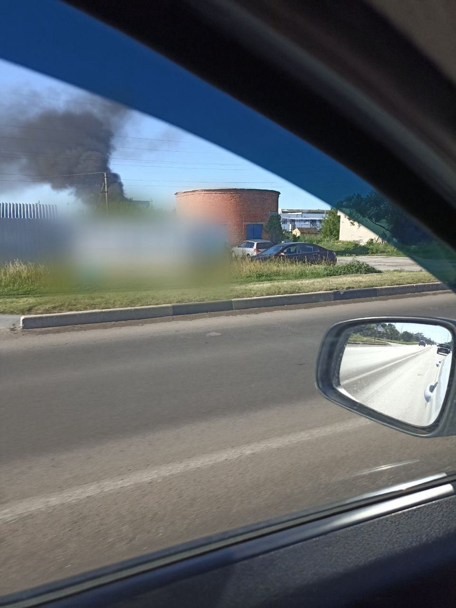 Пожар возле завода Монокристалл в Щебекино
