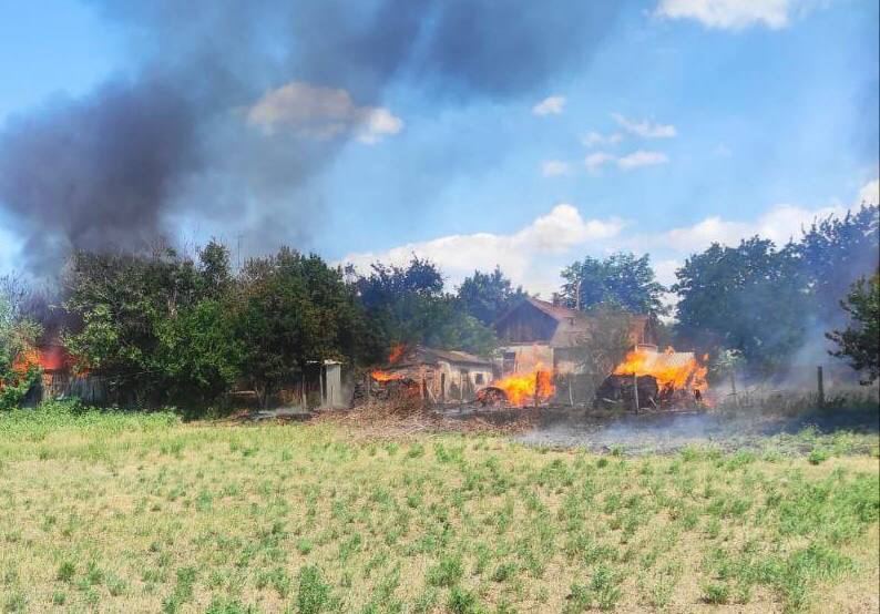 1 personne tuée et une autre blessée suite au bombardement de l'artillerie russe sur le village de Novooleksandrivka, région de Kherson