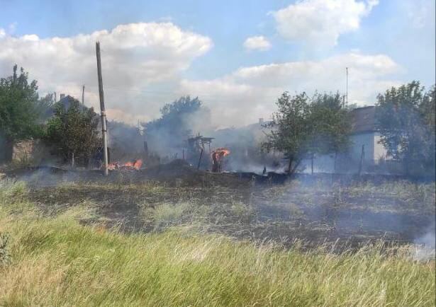 1 personne tuée et une autre blessée suite au bombardement de l'artillerie russe sur le village de Novooleksandrivka, région de Kherson