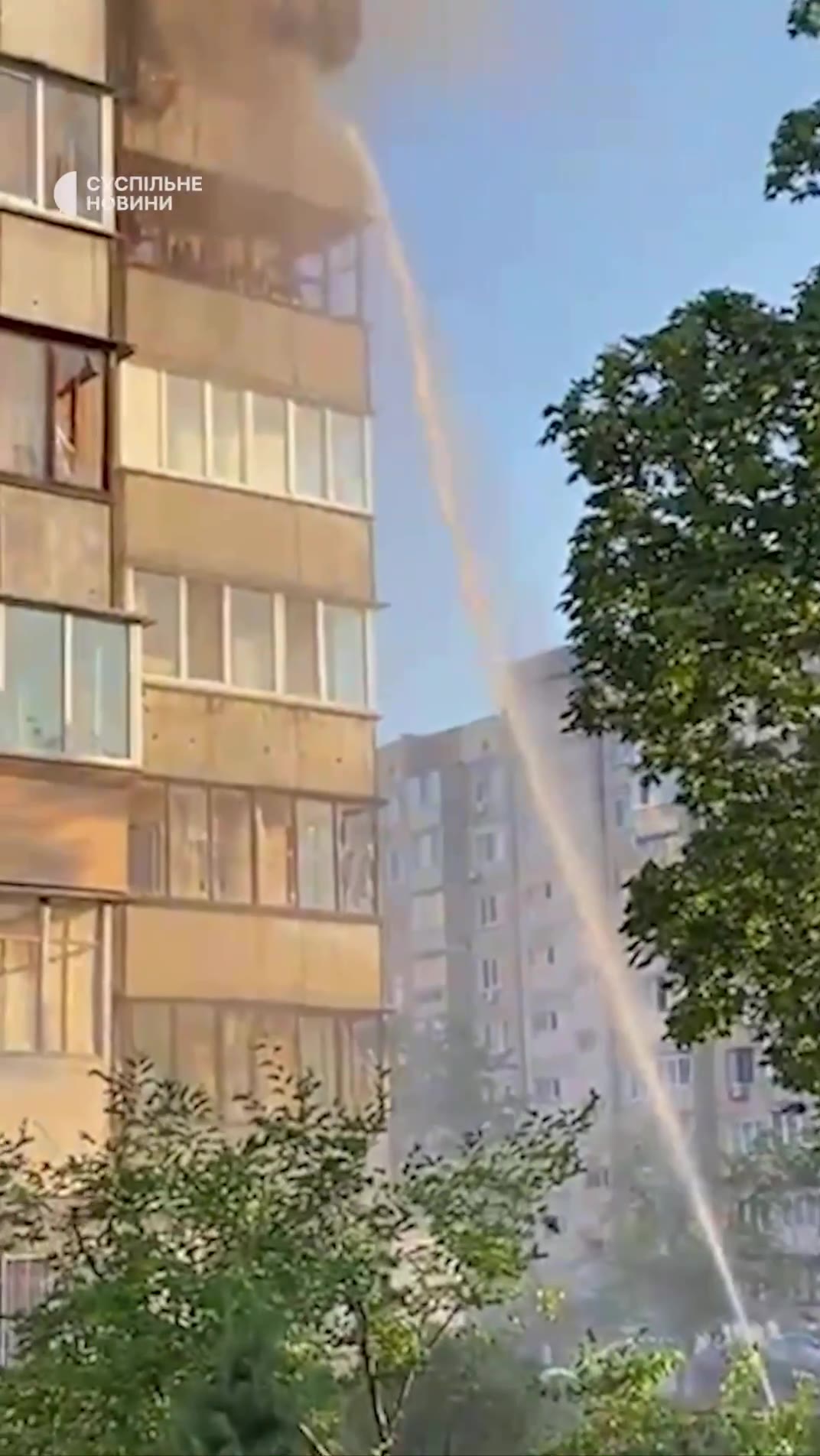 ساختمان مسکونی در نتیجه حمله موشکی روسیه به منطقه اوبولونسکی کیف آسیب دید